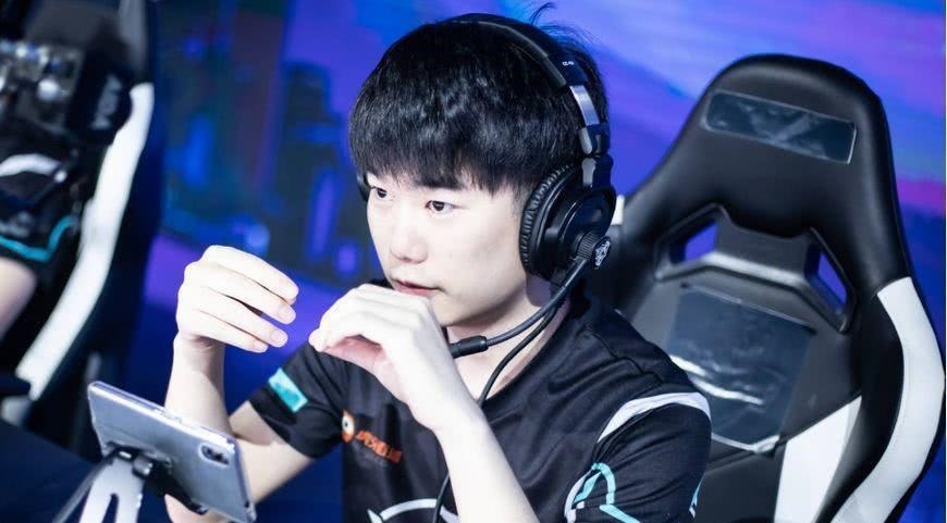 他不仅保持 他不仅保持